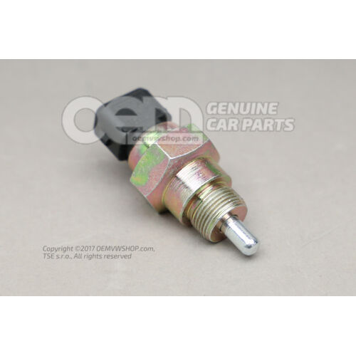 Spínač pre cúvacie svetlo