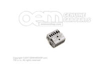 Puzdro s plochými kontaktmi s blokovaním kontaktu