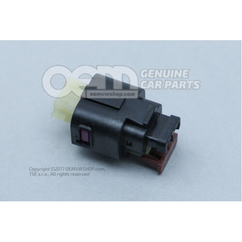 Puzdro s plochými kontaktmi s blokovaním kontaktu