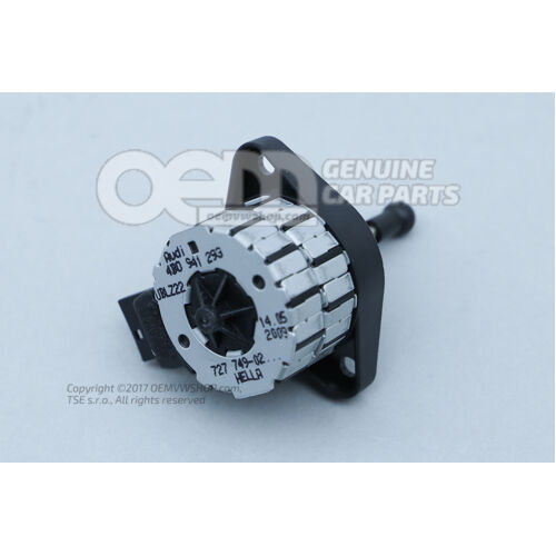 Servomotor sklonu svetlometov