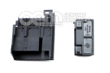 Puzdro s plochými kontaktmi s blokovaním kontaktu