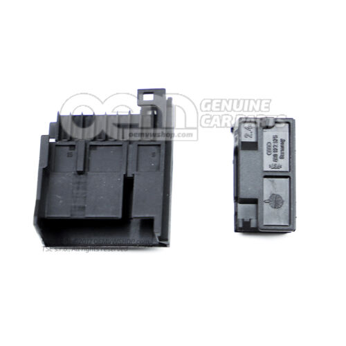 Puzdro s plochými kontaktmi s blokovaním kontaktu