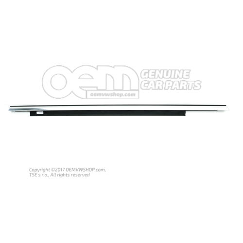 Tesnenie štrbiny okna s chrómovanou lištou