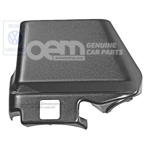 Vrchná časť je lemovaná saténovo čiernou farbou