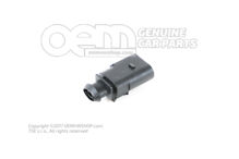 Puzdro s plochými kontaktmi s blokovaním kontaktu