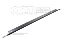 Tesnenie štrbiny okna s chrómovanou lištou (1)