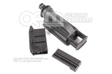 Puzdro s plochými kontaktmi s blokovaním kontaktu