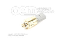 Spínač tlaku oleja