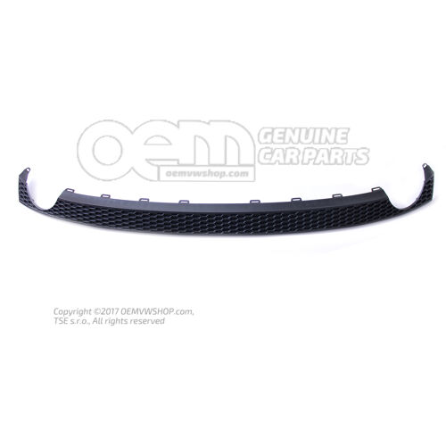 Orezajte saténovo čiernou farbou