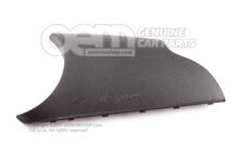 Orezajte saténovo čiernou farbou