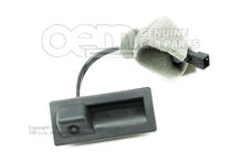 Tlačidlo na elektrické ovládanie zámku kapoty