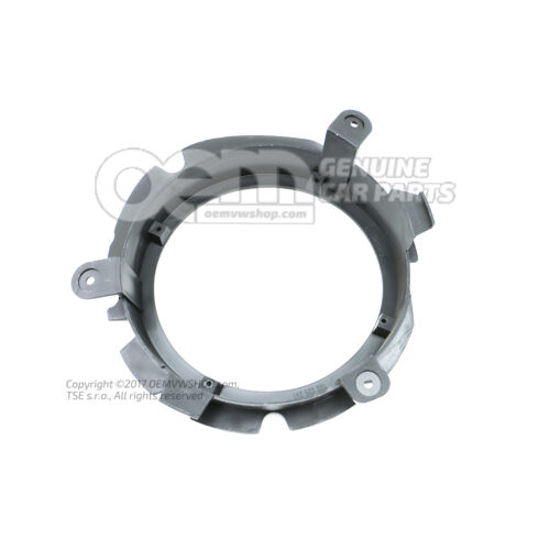 Prídržný strmeň pre upevnenie reproduktora