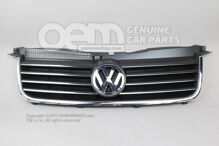 Mriežka chladiča s pochrómovanými ozdobnými lištami saténová čierna (2)