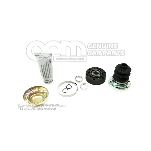 Homokinetický kĺb s ochr. obalom kĺbu, mont. dielmi a mazacím tukom