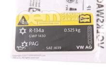 Štítok par. &#39;AC&#39; *chladivo R134a *Plniace množstvo 5C6010008