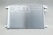 Kondenzátor klimatizácie s nádržkou na kvapalinu