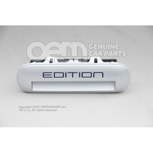 Svetlo priestoru nastupovania s nápisom strieborná metalická