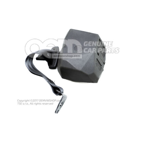 Trojbodový bezpečnostný pás s navijakom čiernej farby