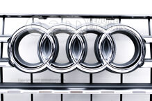 Chladič masky chladiča sivý Audi Q7 4M (2)