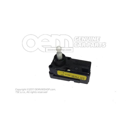 Servomotor sklonu svetlometov