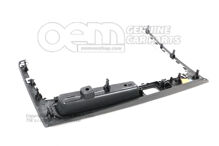 Krycí rám čierny, vysoko lesklý Audi Q5 80 (2)