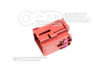 Puzdro s plochými konektormi s blokovaním kontaktov