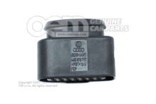 Puzdro s plochými kontaktmi s blokovaním kontaktu