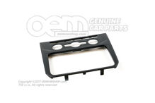 Orezajte saténovo čiernou farbou