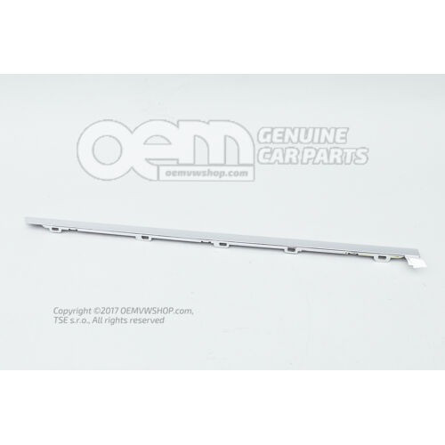 Orezať chrómovaný Volkswagen Passat GTE 4 motion