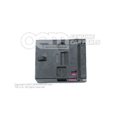 Puzdro s plochými kontaktmi s blokovaním kontaktu